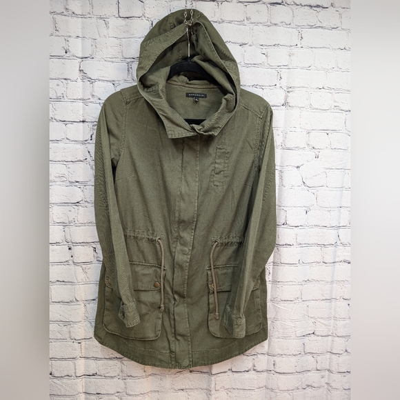 Green coat - Picture 1 of 7